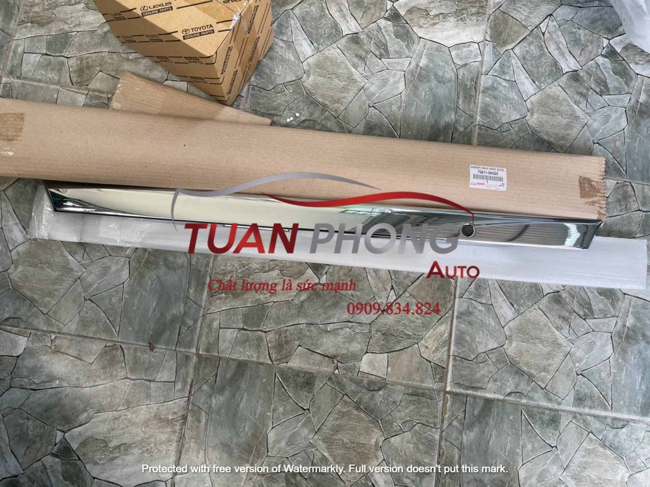 Nẹp Cốp Sau TOYOTA FORTUNER 2009 2010 2011 76811-0K020